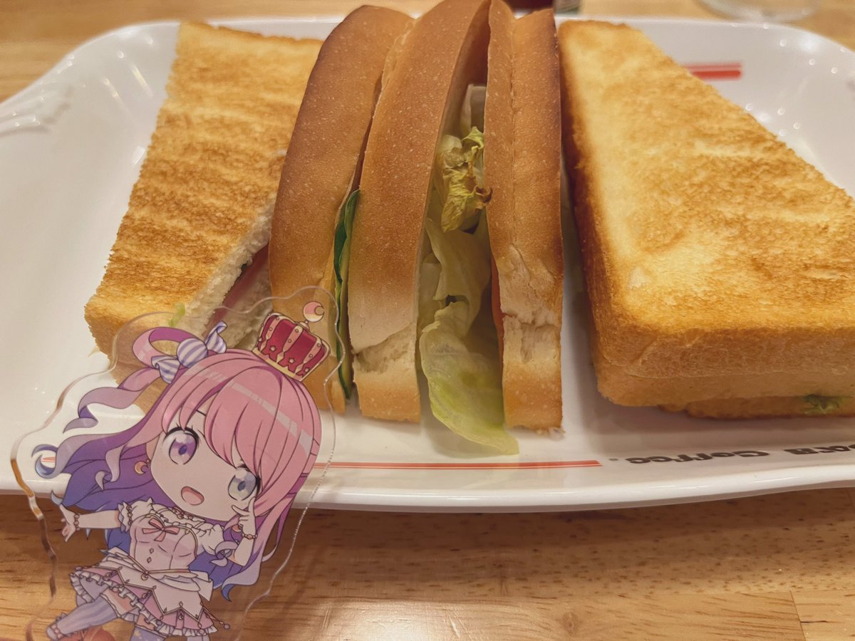 Roni__s2's tweet photo. GODIVAのチョコミントのショコリキサーがまだあったから頂いたり
あんまり行かないコメダでハムトースト頼んだら結構大きくてびっくり😳したり！
楽しかったな〜〜！！(っ ॑꒳ ॑c)
 
 #ねんどろいどどーる 
 #がうるぐら 
 #姫森ルーナ 
 #おでけけホロライブ https://t.co/lj9mxY4JQI