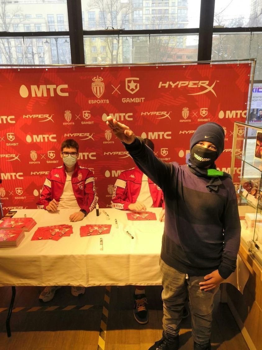 emiliok 🎭 tweet media