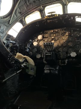 ColdWarPod's tweet photo. Vulcan #XM602 is my other office... the cockpit can be toured at @AvroHeriMuseum and some days @coldwarpod will be your guide! https://t.co/4PS2cwqGF4