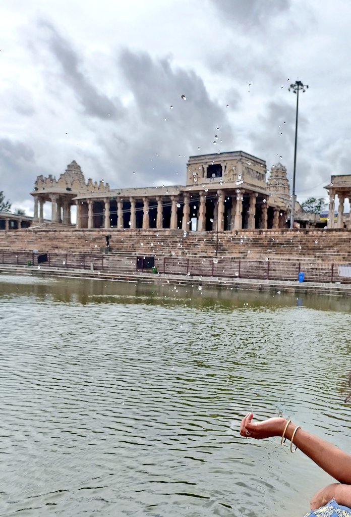 me_petrichor's tweet photo. ಚಿಕ್ಕ ಪುಟ್ಟ ವಿಷಯಗಳು ನನ್ನ ಮನಸ್ಸಿಗೆ ಖುಷಿ ಕೊಡುತ್ತೆ
ನನ್ನತನವನ್ನ ಗಟ್ಟಿ ಮಾಡುತ್ತೆ
ಪ್ರತೀ ಕ್ಷಣಗಳನ್ನು ಜೀವಿಸೋ ಹುರುಪು ಹೆಚ್ಚಾಗುತ್ತೆ
💖🌝
#RandomScribbles #MyThings https://t.co/ndn4FQ3U1I