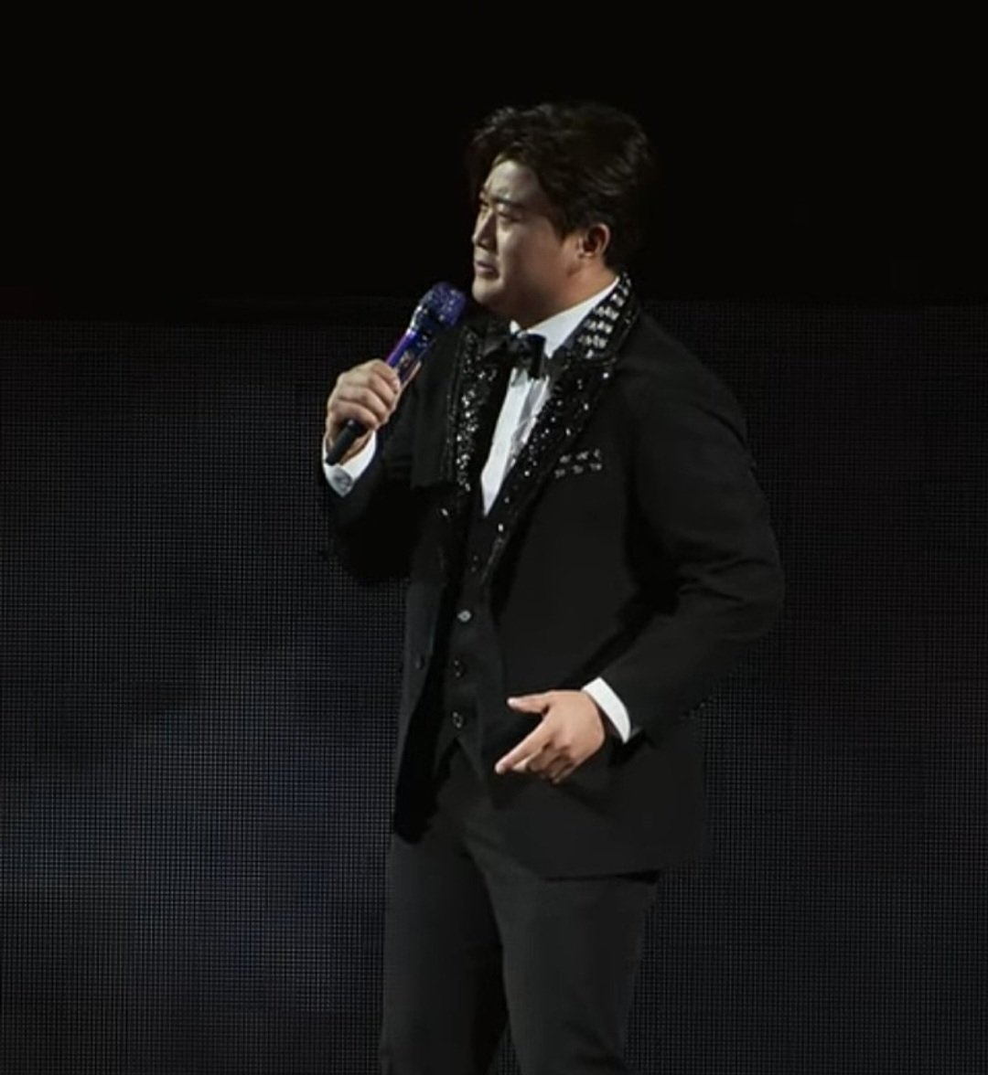 김호중 클래식  파노라마 1주년 기념 ~ 
장르불문 최고 아티스트~**
#김호중파노라마1주년

월클테너호중

#호중고퀄클래식_파노라마첫돌_축하해