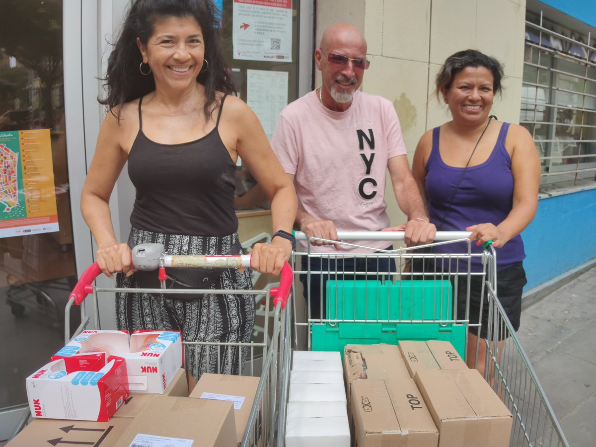 Gràcies a la donació de <a href="/IntressOrg/">Intress</a>, avui hem fet entrega de 80 caixes de material maternoinfantil (xumets, biberons, vasos evolutius) a 4 entitats del barri, que les faran arribar a famílies amb nadons de 0 a 36 mesos. Si et vols sumar al projecte 👉bit.ly/3H2Errx