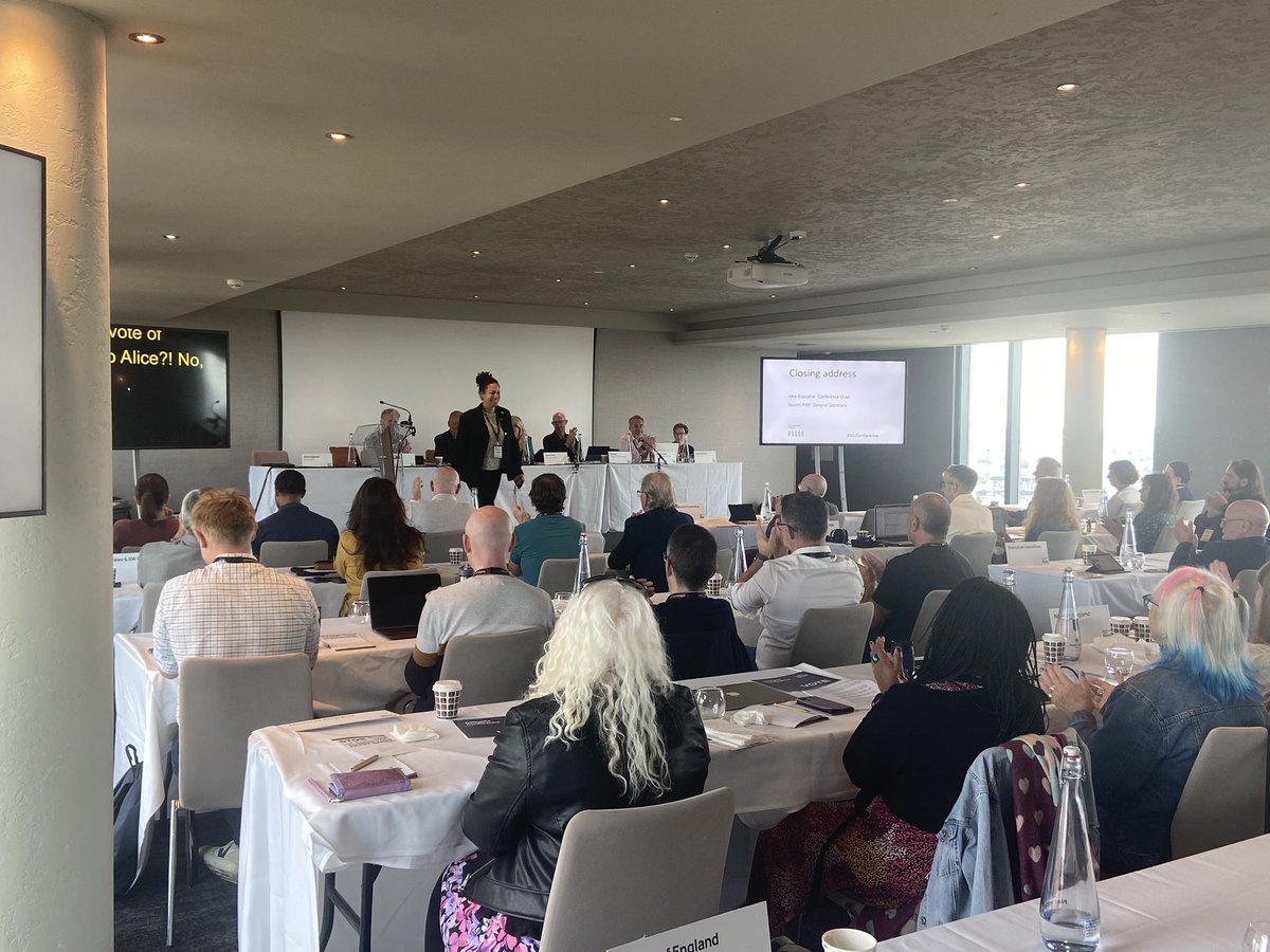 WeAreTheMU's tweet photo. “Togetherness, collaboration, fighting fear and everyone being given the chance to have a voice”

“Everyone here is contributing something special”

@LadyNade gives the traditional member address before the Chair formally closes Delegate Conference
 
#MUConference https://t.co/0JZycnfVd5