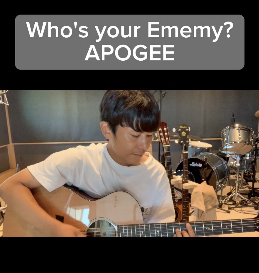 apogee_official's tweet photo. 【SHORT演奏動画シリーズ】

皆さんからのリクエストの中から

「Who's your Enemy?」 
永野亮弾き語りver. 

をアップしました🎺
https://t.co/p7g5apVx9l

いいねとコメント、
引き続きお待ちしています😌

#APOGEE https://t.co/FZxfdsphsc