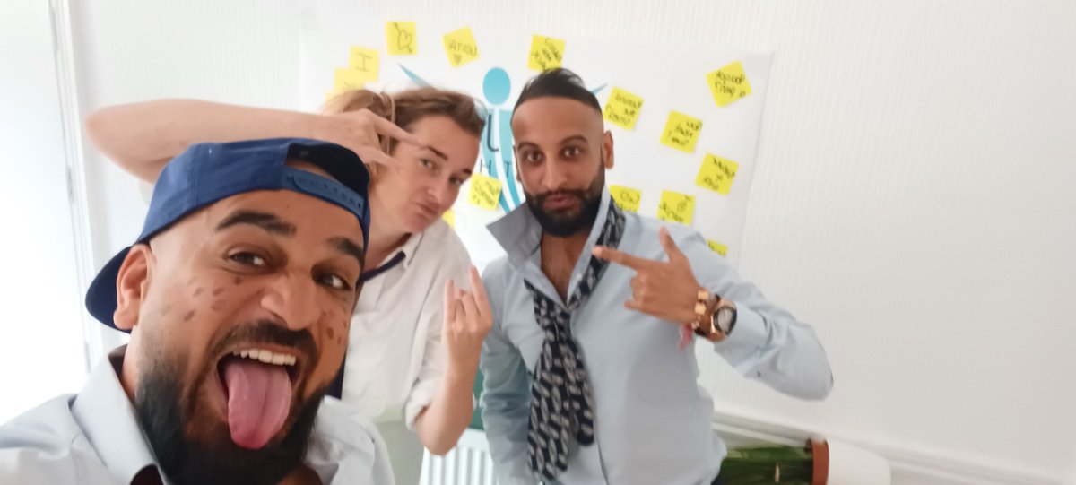 MajorRec1's tweet photo. School's in recess right now, but it's been a very entertaining morning! Pete A*'d the Geography exam, Jamie smashed the PE exam and Courtney and Katie ended up with lines.
After break we have more exams and then SCHOOL IS OUT!
#schoolsout #majorfamily #majorlife https://t.co/bjrcbvT3mP
