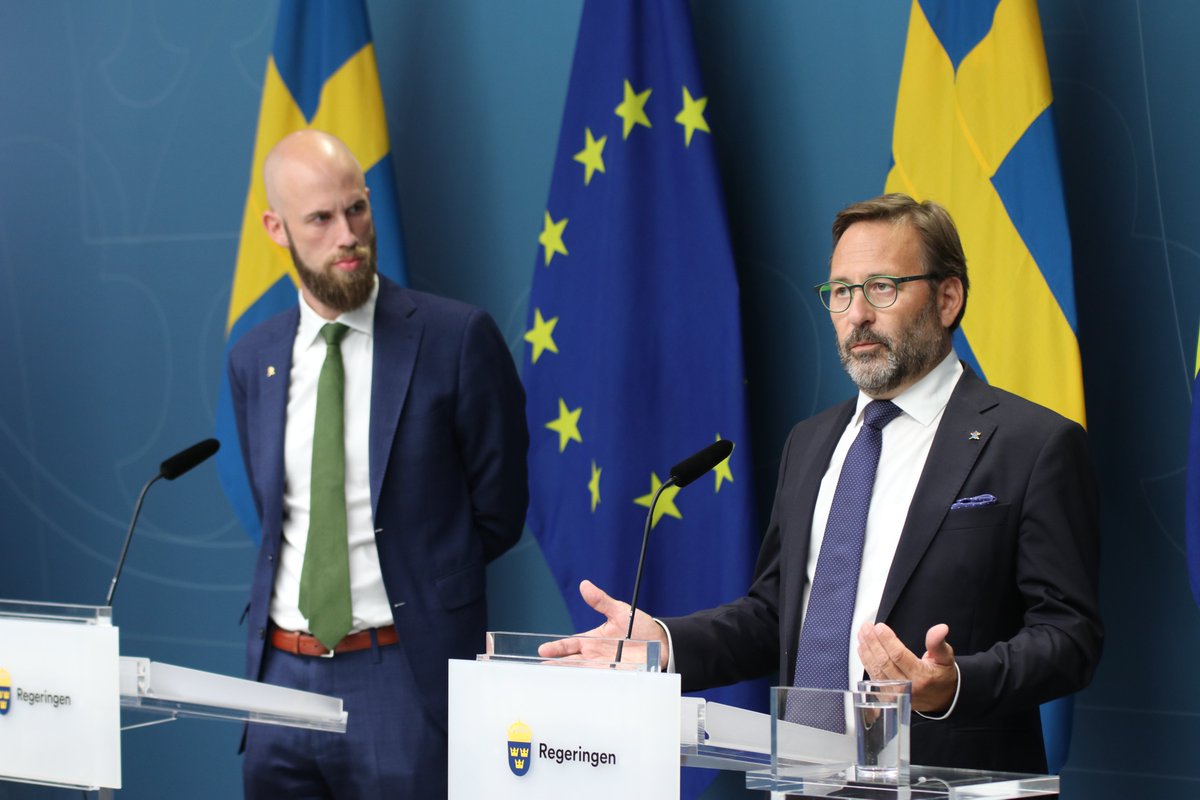 I dag höll minister för civilt försvar <a href="/CarlOskar/">Carl-Oskar Bohlin</a> en pressbriefing med Mikael Östlund från Myndigheten för psykologiskt försvar, om den senaste tidens påverkanskampanjer mot Sverige. 

Regeringen uppmanar till att vara vaksam mot desinformation: tinyurl.com/mwt6pyp6

#föpol