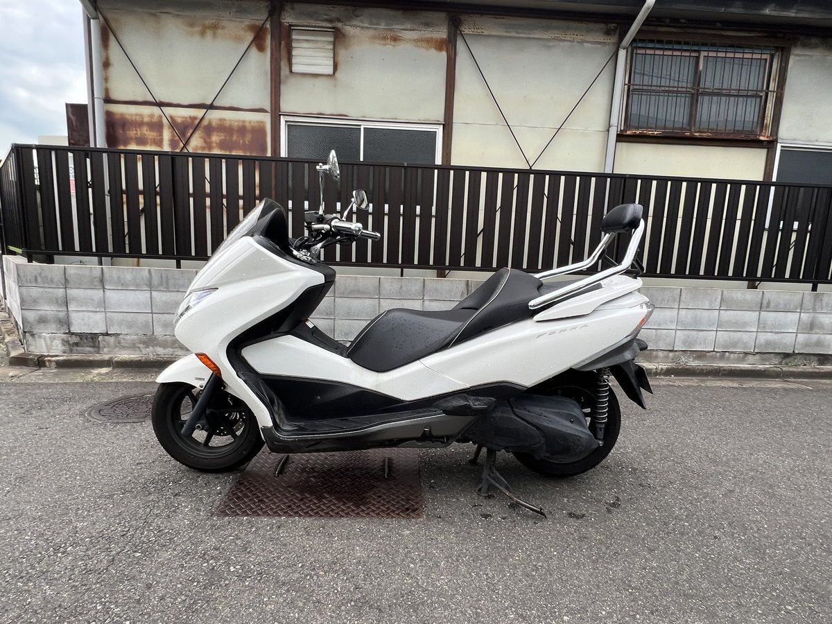 osakabaiku_'s tweet photo. 大阪府からフォルツァZ MF10 ABS付き 売ります。
書類、鍵あり。現車確認いつでもOK
配達、全国配送の手配かけれます。
#フォルツァ売ります　#フォルツァZ売ります #MF10売ります　#バイク売ります　#大阪府からフォルツァ売ります　#マジェ売ります　#大阪府 https://t.co/KYyEIrZRMl
