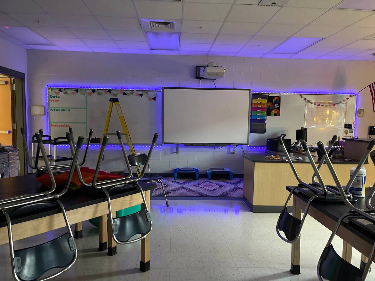 LeaneeM's tweet photo. @amazon As a teacher, my whole list because we are underpaid :(  Next month starts YEAR FIVE with NEW CONTENT in 7th grade Science! We would love to have help to #clearthelist for our classroom! Picture of our classroom last year! https://t.co/YhAZRMbshw https://t.co/1hvIfaaBD3