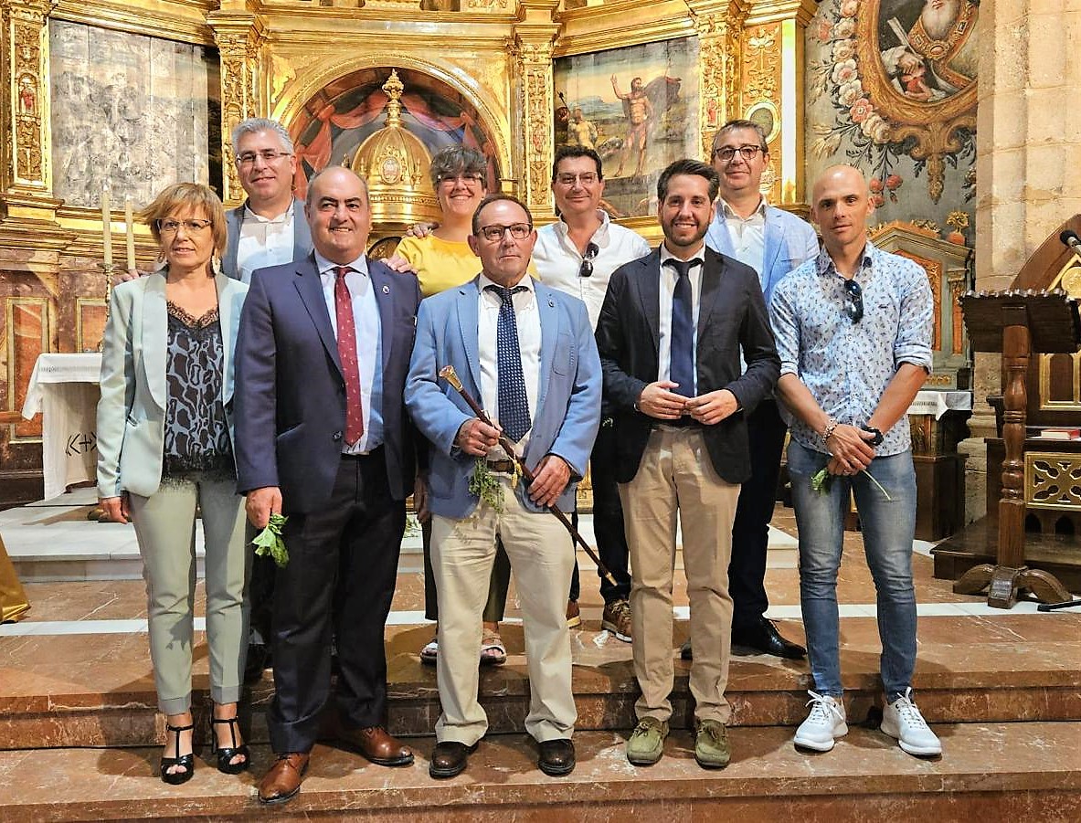 GPSLaRioja's tweet photo. El portavoz del grupo parlamentario @javidearnedo y el diputado José Ángel Lacalzada han asistido en #Herce al día grande de las Fiestas de Santa Ana https://t.co/nrIGwBbWIE