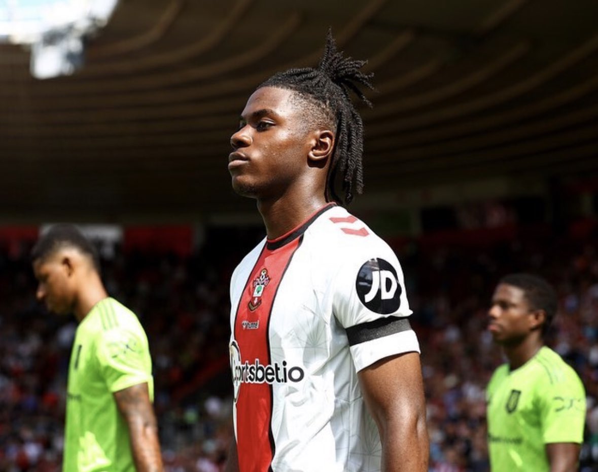 FabrizioRomano's tweet photo. Understand Liverpool new formal bid for Roméo Lavia is almost ready — around £42.5m guaranteed fee plus £2.5m add ons up to total £45m package 🚨🔴

Liverpool want to be fast as Chelsea are still interested in Lavia, keeping close eye. Arsenal gone quiet as Thomas could now stay. https://t.co/Lf9g3eHn4s