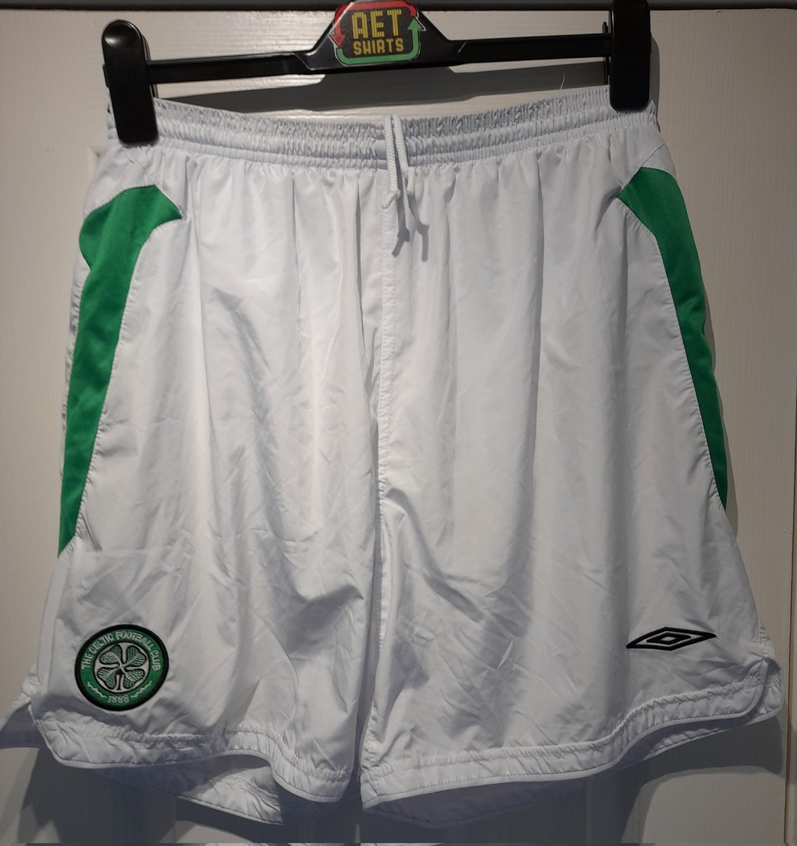 AETshirts's tweet photo. WAS £20 -  NOW £15 💥 

Celtic 2001-03 Home Shorts 🍀

*New without tags* 📦 

Size - XL 🏷

Includes UK delivery 🚚

DMs open for info 🤝🏽 

@celticshirt @polmac7
@HenrikSheadband @paolodilamio

#Glasow #Green #Bhoys #Umbro https://t.co/hrf9EE8e6X