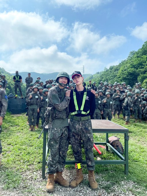 BTS_twt_KSJin's tweet photo. With Seungyoon- Leader of #WINNER 
Nice to meet you~
#BTSJIN #SEOKJIN #BTS https://t.co/HBStqEaEtG