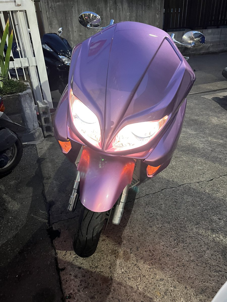 osakabaiku_'s tweet photo. 大阪府からフォルツァZ フルカスタム売ります。MF08 書類、鍵あり。現車確認いつでもOK 配達、全国配送の手配かけれます。
#フォルツァ売ります　#フォルツァZ売ります　#MF08 #ビックスクーター売ります　#バイク売ります　#マジェ売ります　#大阪府 https://t.co/P1pUvbcQaB