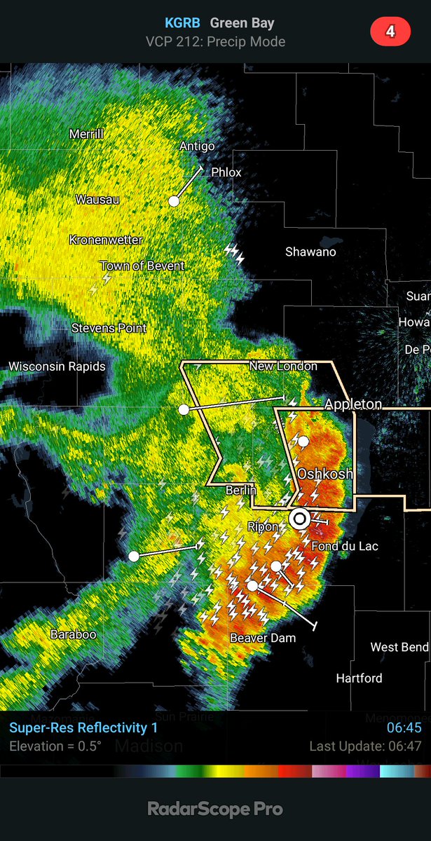 dxdude1978's tweet photo. - Super-Res Reflectivity 1, 06:45 https://t.co/yEewNLAfI5