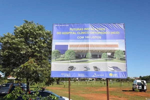 Metropoles's tweet photo. ➡️Ibaneis prioriza construção de quatro novos hospitais no DF. Veja onde
Dois editais para construção de hospitais foram lançados e estão suspensos para adequações determinadas pelo TCDF
Leia na coluna #GrandeAngular de @lilian_tahan e @tr_isadora: https://t.co/lPIfw3fvkd https://t.co/QkgFXOFrww