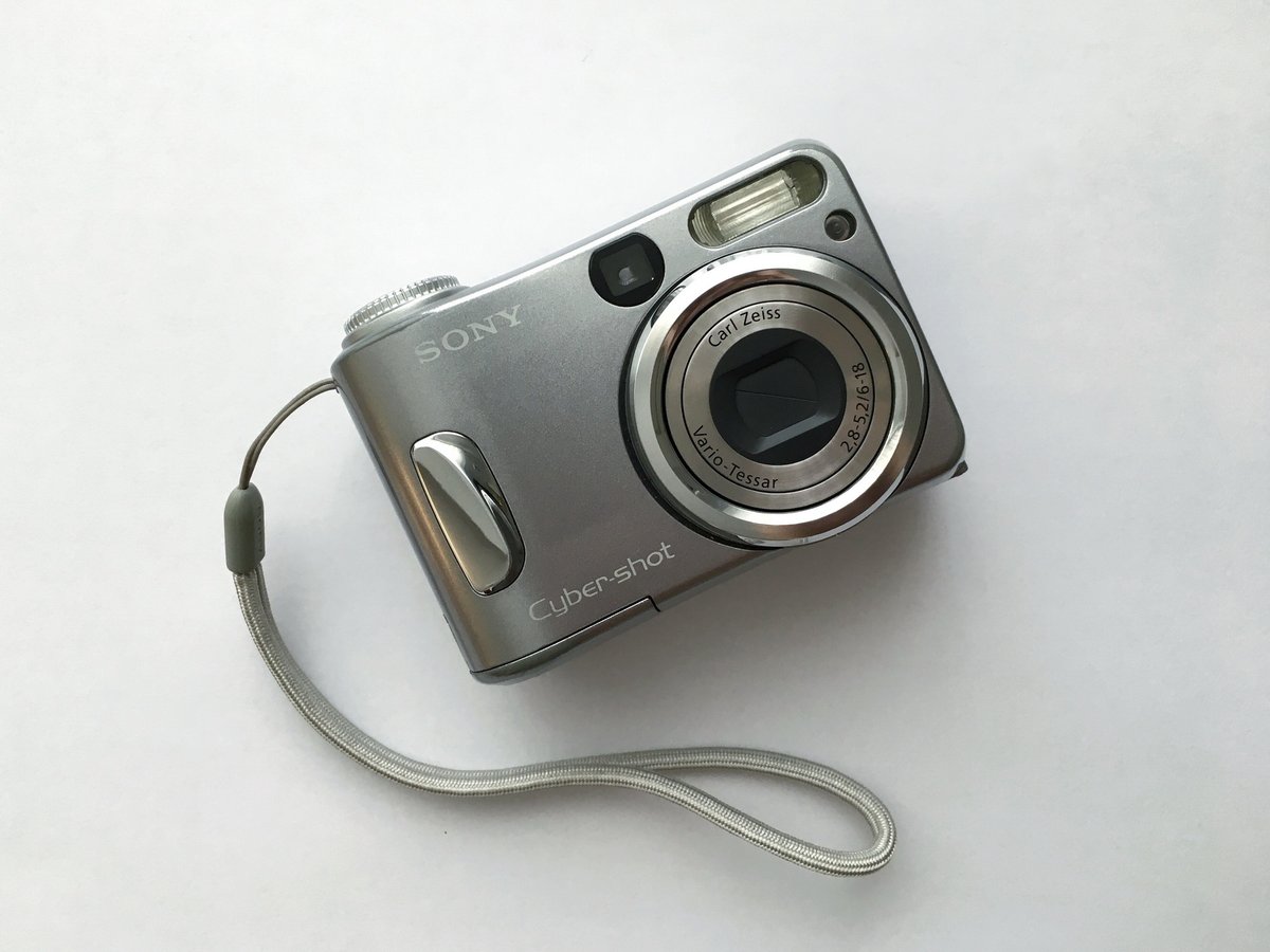 AliZamaniK's tweet photo. Small mid-2000s digicams are the New Film now!

The Camera            X           The Pictures https://t.co/qkNCPr4Rcq