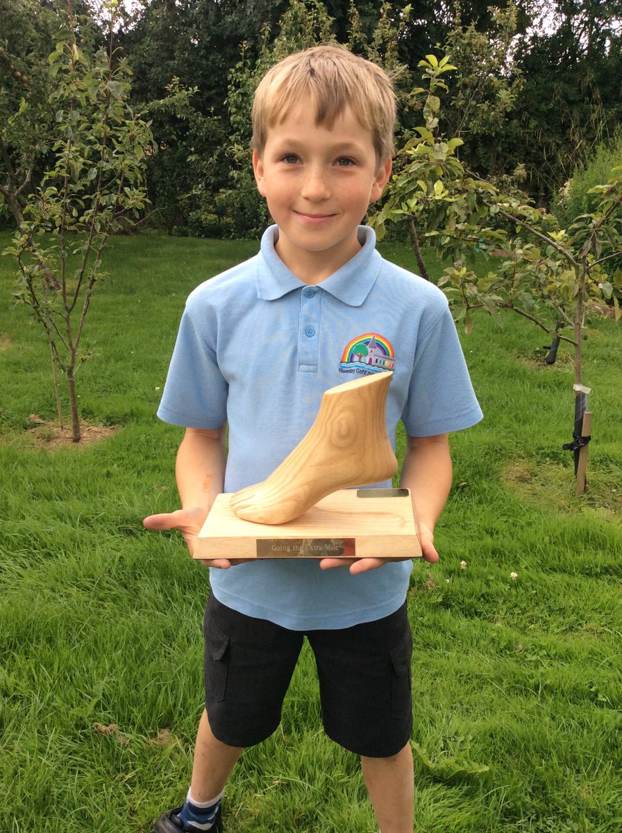 CherryClassBle1's tweet photo. Congratulations to Tommy for winning the Bleasby "Going the Extra Mile" award this term for all your incredible contributions to school. Tommy received the award from last term's winner, Seb. #BleasbyABC #TeamChestnut https://t.co/DYf2KUTTLf