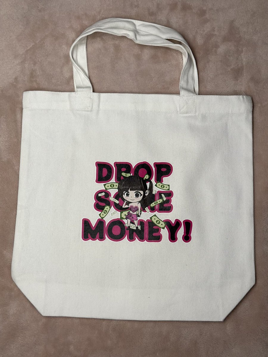 OneTrueTorontO's tweet photo. 👜Carry your essentials in style with this adorable Lisa of Blackpink tote! Made from 100% cotton, it's a must-have for any Blink! “Drop some money!” And get yours now! 💸🛍️#Blackpink #Lisa #Kpop #ToteBag #BLINKS https://t.co/vOYUJxD5f0