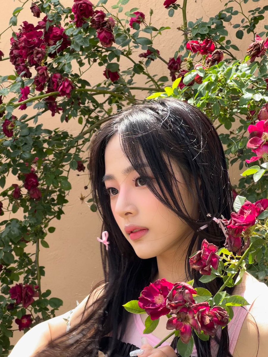 iluyjn's tweet photo. her face card??? 
GORGEOUS AF https://t.co/mTv9s1IxE4