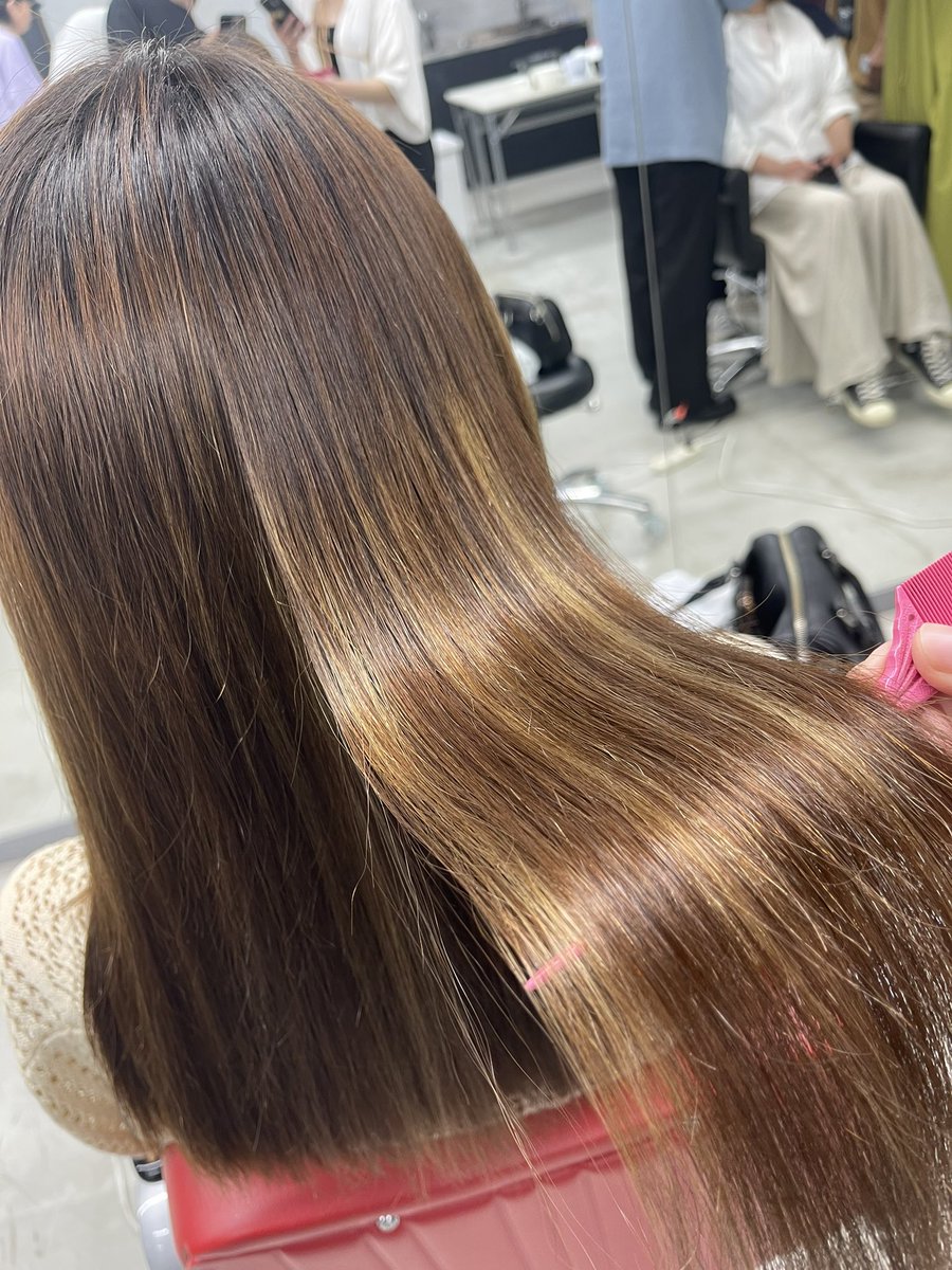 junya0801681's tweet photo. 8月8日の14時から酸性ストレートのセミナーをすることになりました。
時間はだいたい4時間ぐらいでモデルを募集します。お金はかからないので癖とか綺麗になりたい方連絡お願いします🙏
ブリーチしててもかけられるストレートでノンダメージでかけます！
興味ある方メッセージお願いします！ https://t.co/uEyNqNh71Z