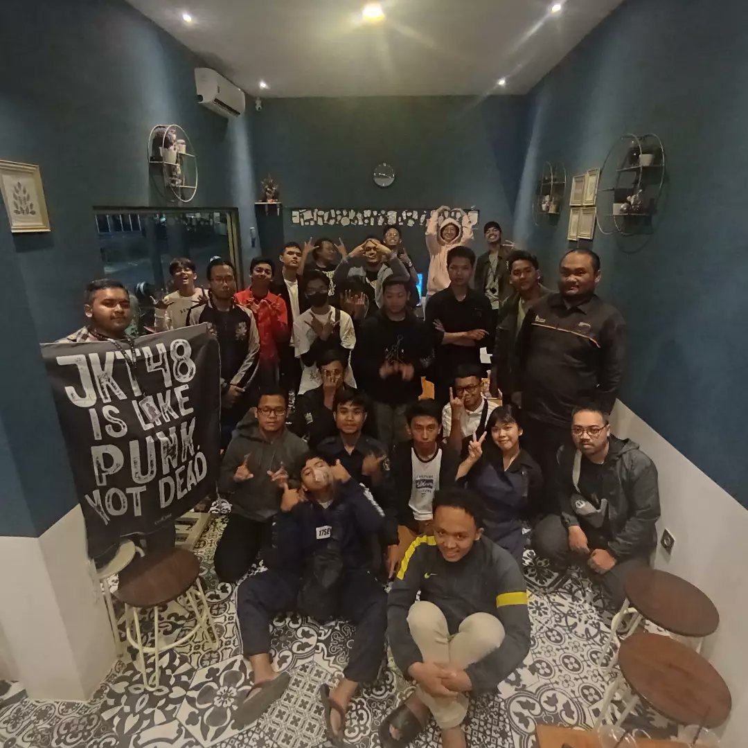 48fams_ngalam's tweet photo. [Dokumentasi STS Muthe &amp; Adel]

Terimakasih Nawak-nawak atas kehadirannya di acara nonton bareng dalam rangka merayakan birthday muthe dan adel kemarin💙Jangan lupa datang dan hadiri acara-acara kami selanjutnya vvots

#WayToUpgrade
#NAVAJIVANA https://t.co/0ry2QeVk0h
