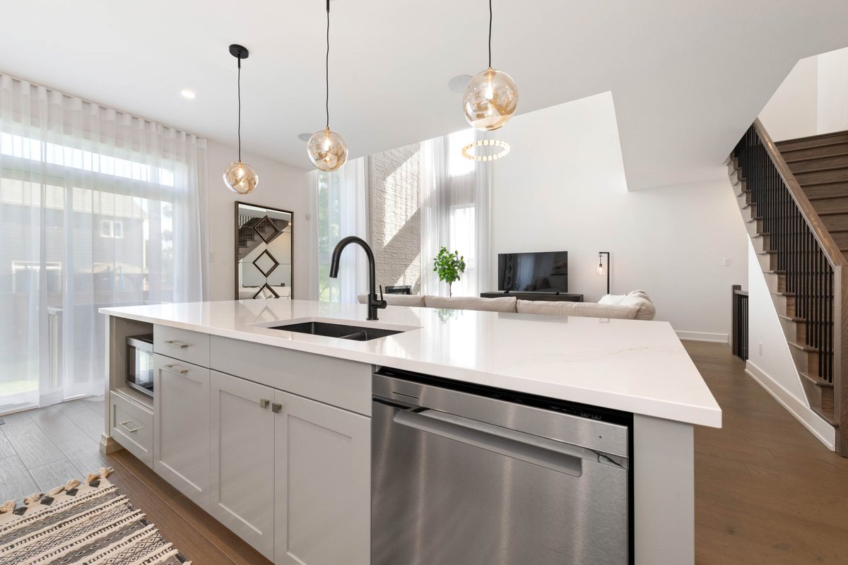 It's much more pleasant to do dishes with a view like this! :) #decor 

#ValecraftHomes #NewHomesOttawa