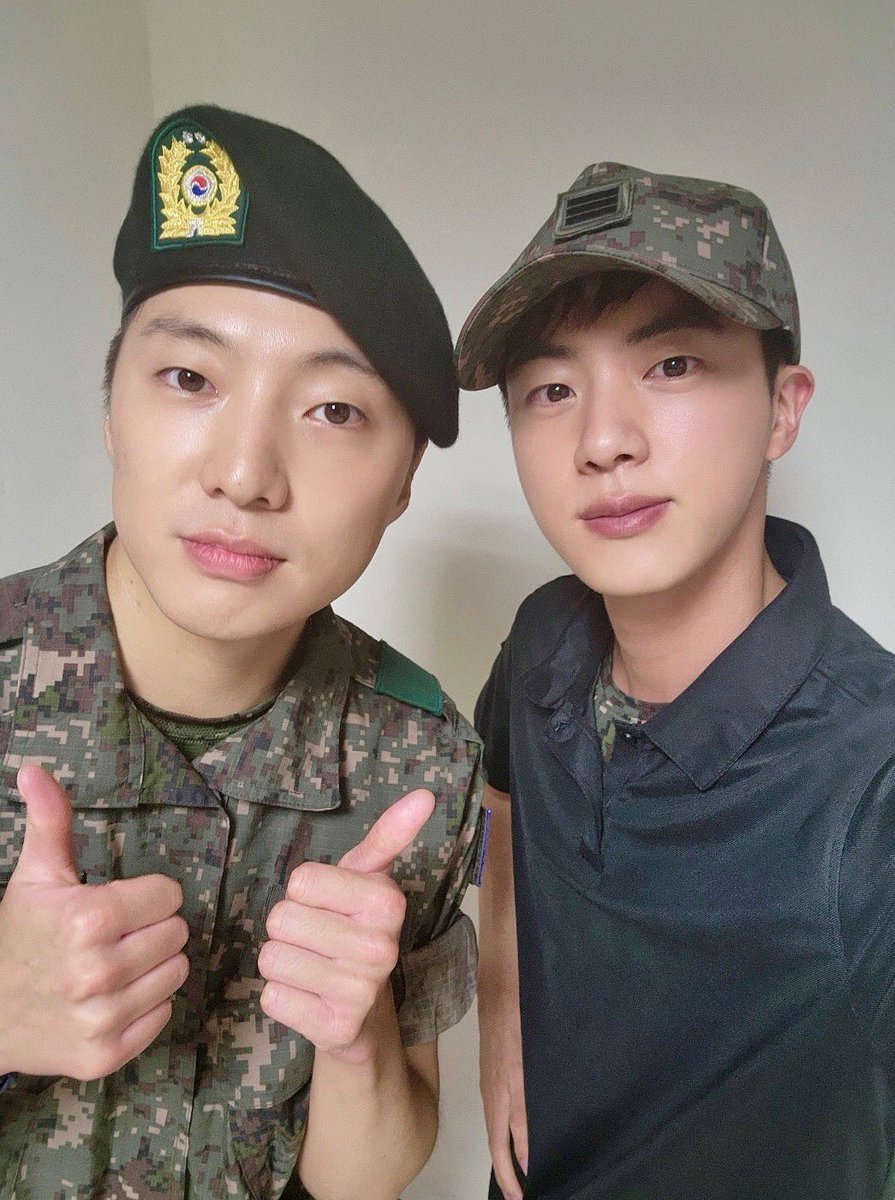JinSwissArmy's tweet photo. [WEVERSE]

#JIN posted these pictures on Weverse together with Kang Seung Yoon from WINNER!☺️

CORPORAL KIM SEOKJIN
#방탄소년단진 #진 #JIN #BTSJIN @BTS_twt https://t.co/UbH3BUnkiI