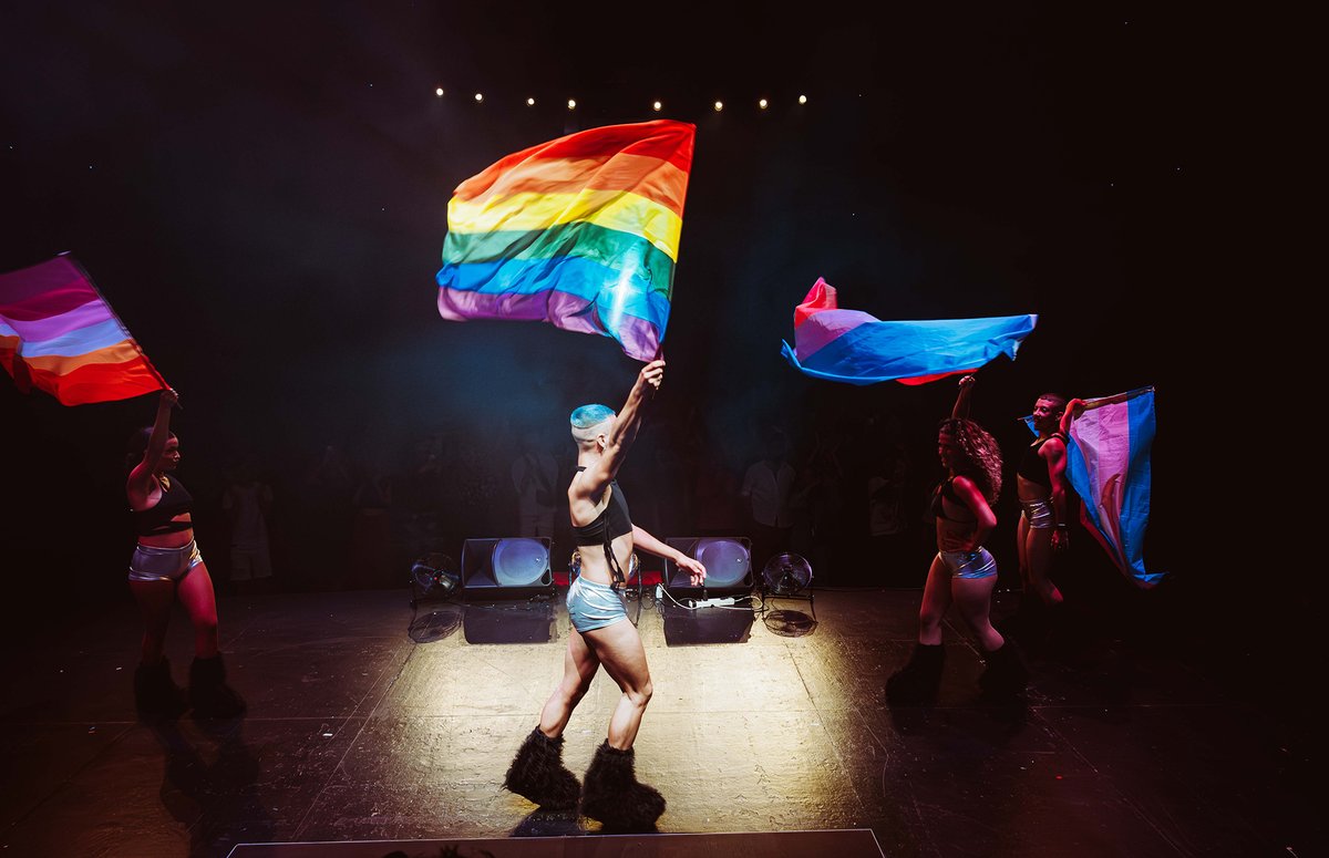 culturebpride's tweet photo. 🎤🌟¡Noche mágica en el Teatro Guimerá con el espectacular concierto de Jedet! 🎶🌈 La música, la diversidad y el arte se unieron en una experiencia inolvidable. ¡Gracias por ser parte de este increíble evento! #LaJedet #TeatroGuimerá #MúsicaEnVivo #Diversidad #Arte https://t.co/p573BWXwbh