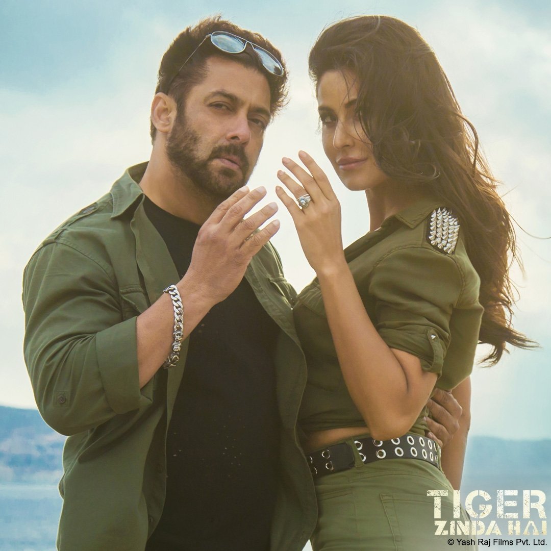 Harmindarboxoff's tweet photo. better song
like -#JhoomeJoPathaan ( #SRK #Pathaan ) 
rt - #SwagSeSwagat ( #SalmanKhan #Tiger3) https://t.co/bF6DU8B2FG