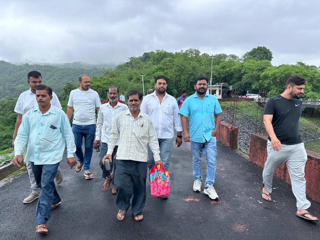 AnantPatel1Mla's tweet photo. જૂજ ડેમ ઓવરફ્લો થતા નવા પાણીના વધામણાં કર્યા
#Navsari #JhujDam #OverFlow #Vansada https://t.co/7nKcFB0QlY