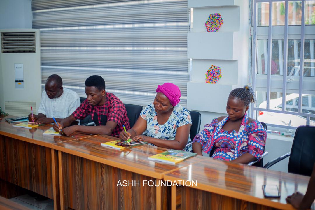 ashhfoundation's tweet photo. @NIWORENNigeria facilitating a training session on bully management, under the Bully Management & peace building education project at the conference hall of @ashhfoundation institute. Supported by @ashhfoundation.
#letsendbully
#iwanttoendbully
#ashhfbullycampaign https://t.co/TKEq8lbOv8
