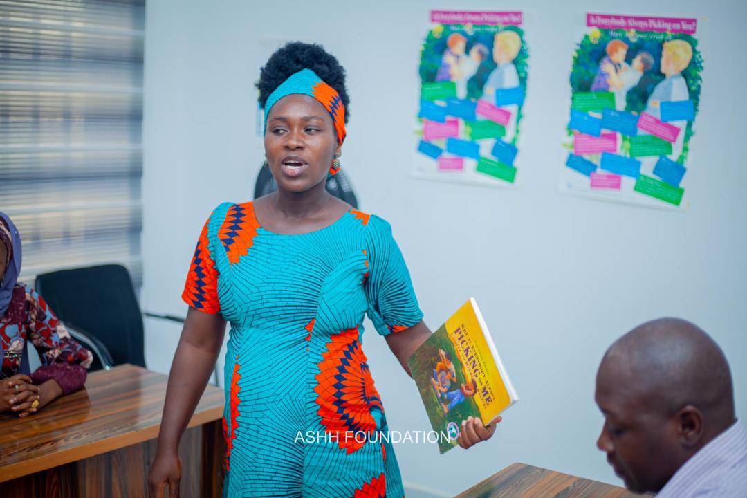 ashhfoundation's tweet photo. @NIWORENNigeria facilitating a training session on bully management, under the Bully Management & peace building education project at the conference hall of @ashhfoundation institute. Supported by @ashhfoundation.
#letsendbully
#iwanttoendbully
#ashhfbullycampaign https://t.co/TKEq8lbOv8