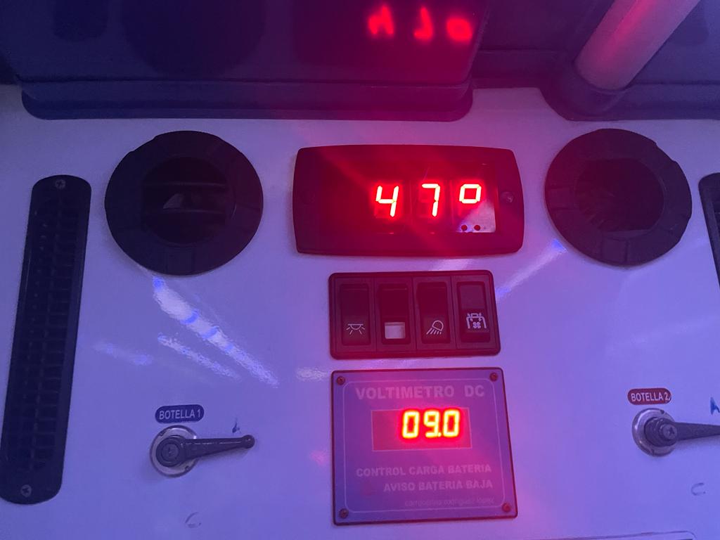 sindicatomedsev's tweet photo. ⚠️🚑 #DistritoSevilla: la falta de ambulancias de soporte vital básico pone en riesgo la vida de los pacientes. https://t.co/9Y9EdOBo7W