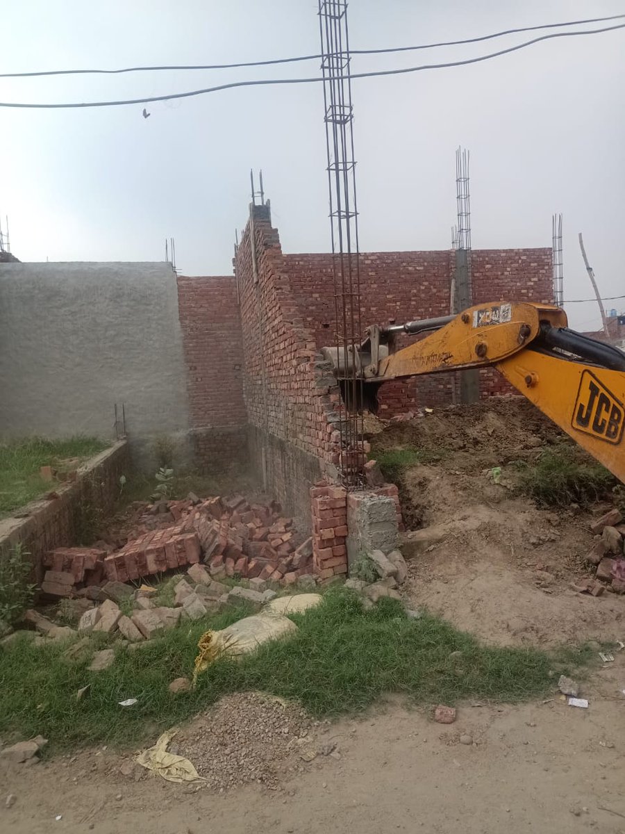 mcldhofficial's tweet photo. MC demolishes 10 illegal structures as owners failed to get building plans approved from civic body.
.
.
.
#BuildingBylaws #IllegalConstructions #CivicResponsibility #CityDevelopment #MCAction #BuildingApproval #ResponsibleConstruction #CityManagement #MCL #MCLudhiana https://t.co/5j1R04R4DY