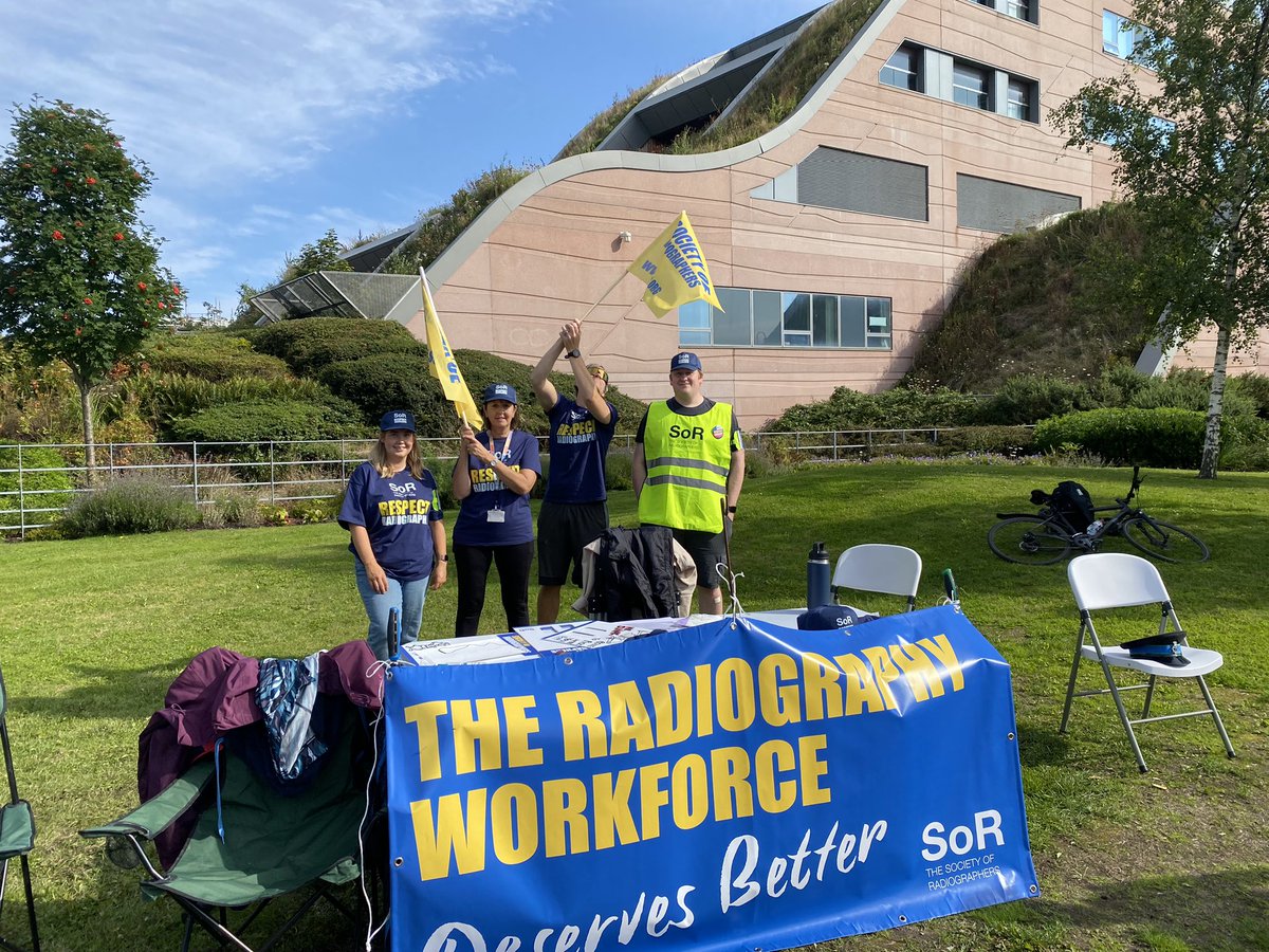 Radiographers at alder hey day 2 of strikes 

#respectradiographers @NorthWestSoR @SCoRMembers