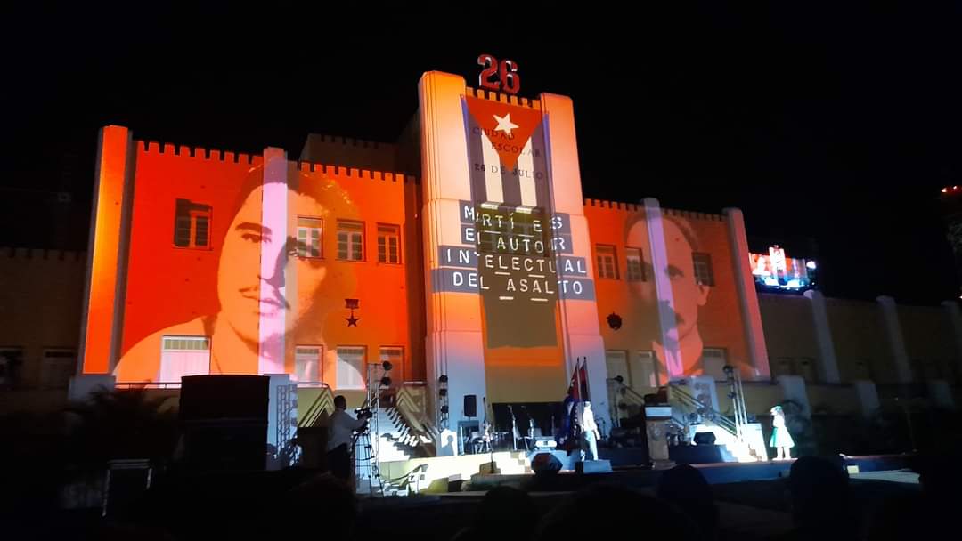 MeisiBWeiss's tweet photo. @DiazCanelB, en el #70Moncada:"Cada día, cada hora, cada minuto, tenemos un Moncada por asaltar. Esta Revolución es una lucha constante contra el odio: es la más apasionada defensa de la libertad, el amor y la felicidad. Eso también fue el asalto al Moncada".
#ConTodosLaVictoria https://t.co/M71tnSoD4i