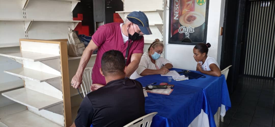 Los médicos visten de blanco porque muchos de ellos, al igual que usted, son ángeles. #ConTodosLaVictoria #70Moncada #CubaPorLaVida <a href="/cubacooperaven/">Brigada Médica Cubana en Venezuela</a> <a href="/MINSAPCuba/">Ministerio de Salud Pública de Cuba</a> <a href="/japortalmiranda/">José Angel Portal Miranda</a> <a href="/MinSaludVE/">MPPSalud</a> <a href="/MagaGutierrezV/">Magaly Gutiérrez Viña</a>  <a href="/Cubacooperabol2/">Brigada Médica 🇨🇺 Bolívar🇻🇪</a>