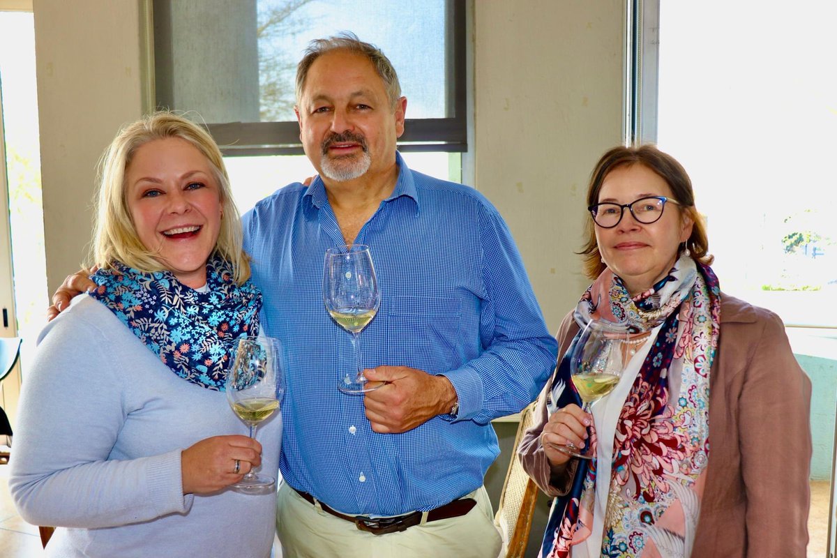 LaurasWorldza's tweet photo. An afternoon of all things Hartenberg with Cellar Master Carl Schultz..
..Hartenberg: Pioneers of Regenerative Viticulture.
Watch this space!
https://t.co/w6YlDNv7xO
#LaurasWorld #Hartenberg #HartenbergRegenerates #RegenerativeViticulture #lifewithHartenberg https://t.co/W4uUMKU6AX