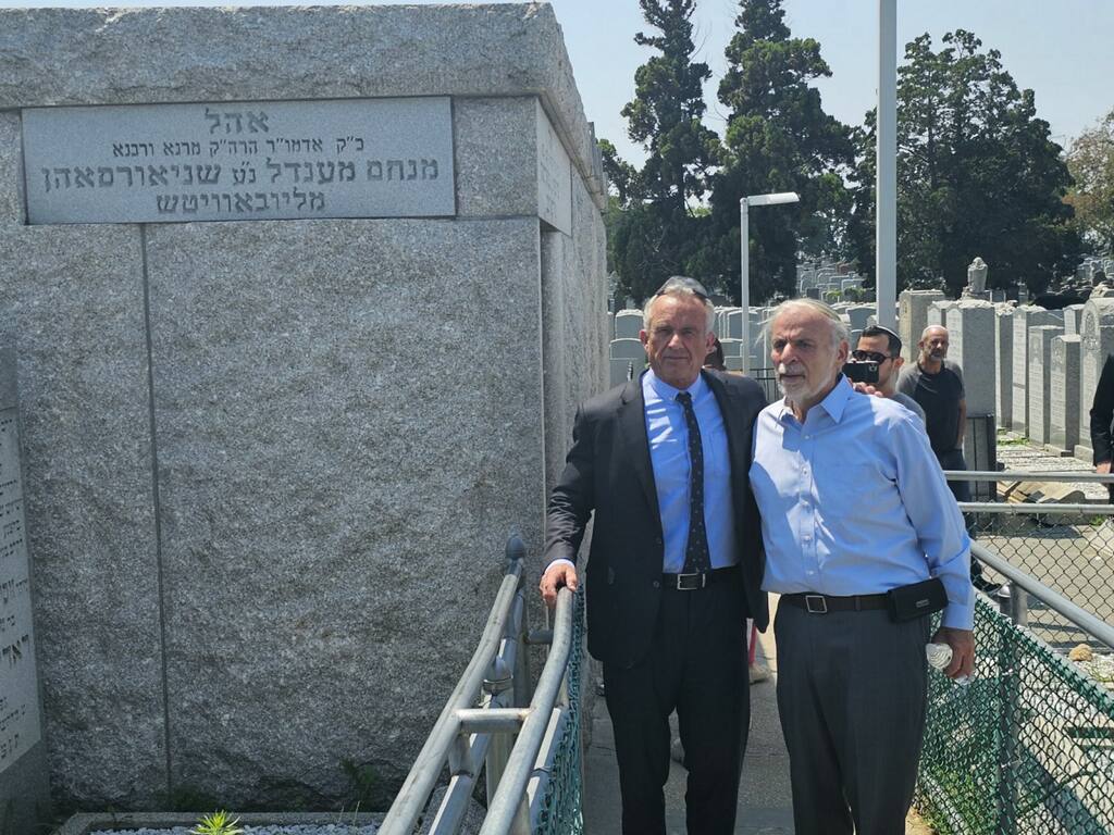 RobertKennedyJr's tweet photo. Tuesday, I visited the grave of the Lubavitcher Rebbe, Rabbi Menachem Schneerson, at Ohel Chabad-Lubavitch in Queens New York. The Rebbe was the most important Jewish spiritual leader of the 20th century and personally mentored some of America’s greatest Jewish leaders, including my friend @RabbiShmuley. In 1964 my father visited the Rebbe at Chabad headquarters in Brooklyn, NY. They discussed education and the need to bring values to American society, especially the youth. https://t.co/k44WMNPkYH