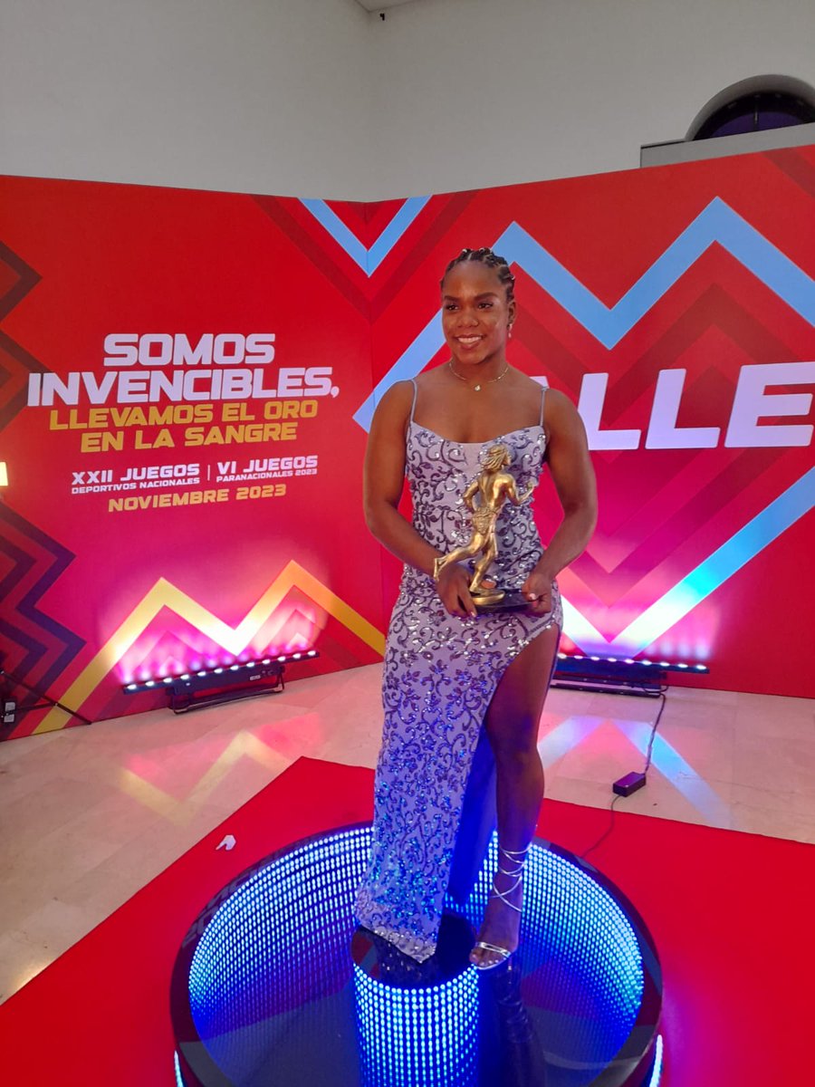 diegosaviola10's tweet photo. Felicitaciones a la Pesista Natalia Llamosa, Medallista Mundial quién se llevó el premio #TerracoDeOro como menor deportista Vallecaucana 2022 entregado por @GobValle Dra @ClaraLuzRoldan e @Indervalle y su Gerente @faydorado https://t.co/GQBOQzMjjC