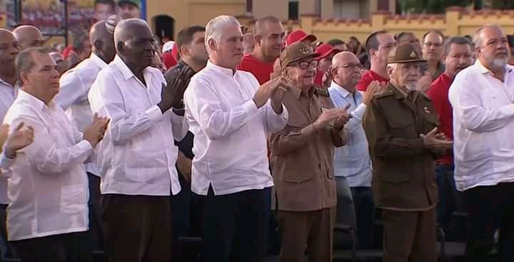 YoandyCm's tweet photo. 🇨🇺Con la presencia del General de Ejército Raúl Castro Ruz y Miguel Díaz-Canel Bermúdez, Presidente de la República, se desarrolla en Santiago de Cuba el acto político cultural por el aniversario #70Moncada
#ConTodosLaVictoria
#70Mo https://t.co/GDHgI3LjEH