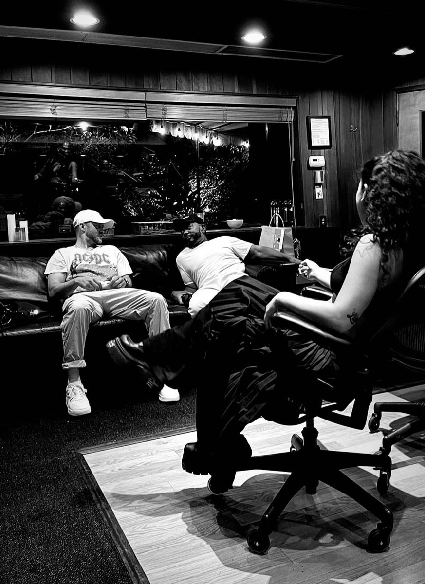 RT @adorejt_ig: More of Justin Timberlake in the studio with Nelly Furtado + Timbaland
2023. https://t.co/brToBPBsdI