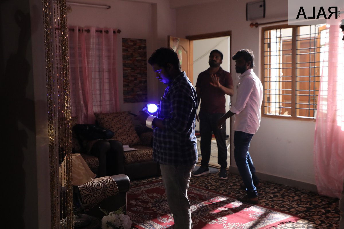 AlarFilms's tweet photo. Film lighting refers to the direction, quality, source, or colour of light. These different elements work together to guide our attention, create texture or visual impact, and create an atmosphere.
https://t.co/zmz3rGjDfQ
#Twitter  #films #filmmaking #love #behindthescenes #BTS https://t.co/dkrLmNsufP