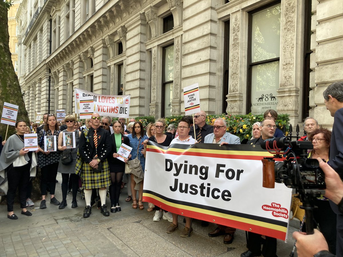 HaemoSocUK_PI's tweet photo. Protesting ahead of PM Rishi Sunak’s appearance @bloodinquiry at 2pm. Huge interest and expectation about what he’ll bring to this inquiry. Don’t let us down, Prime Minister. InfectedBloodInquiry https://t.co/bJyRvxwbLp