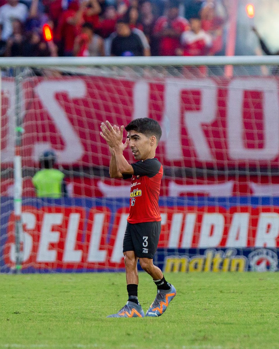 Caracas_FC's tweet photo. El avileño Daniel Rivillo figura en el equipo ideal de la J20 de la @LigaFUTVE ⚽️🏆 #SomosCaracas 

¡Felicidades, @DanielRivillo96 ! 👏🏻🇾🇪 https://t.co/pX2yBcAadA