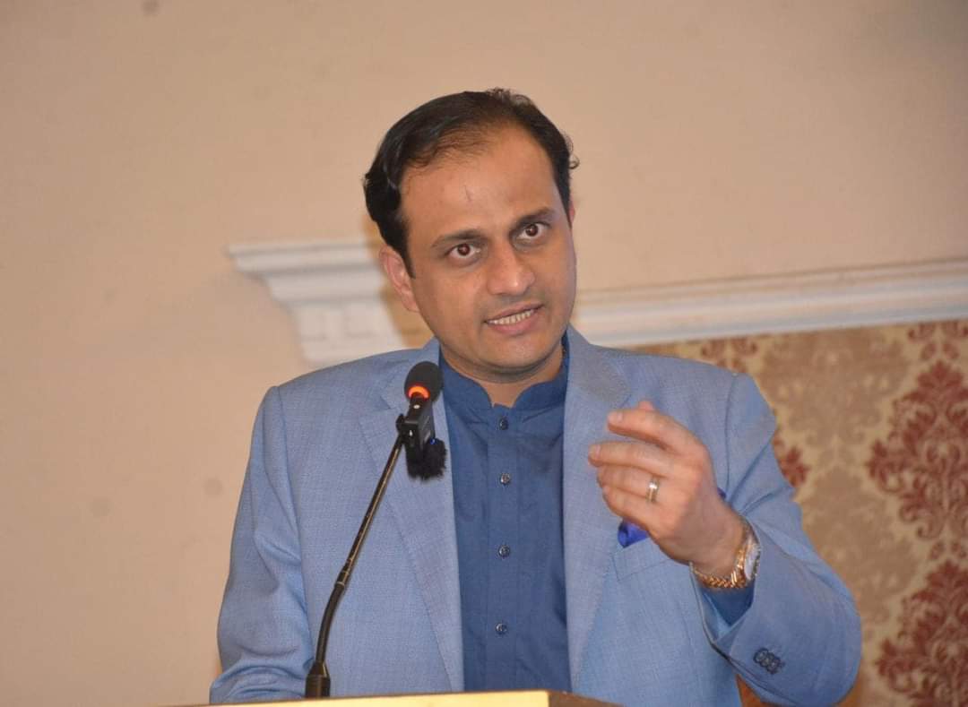 During the challenging times of the COVID-19 pandemic, @murtazawahab1 played a pivotal role in the Sindh government's response. He provided regular updates on the pandemic's impact and government measures to control its spread. #COVID19Response 
4/7