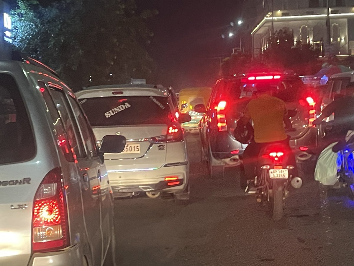 Tell me you are in #ZilaGhaziabad without telling you are there…

It is a two way road in #RajNagarExtension with people forming 4 lines of traffic on one side of road

 Lane driving is not applicable in  #UttarPradesh 

#RoadSense or #RoadNonSense