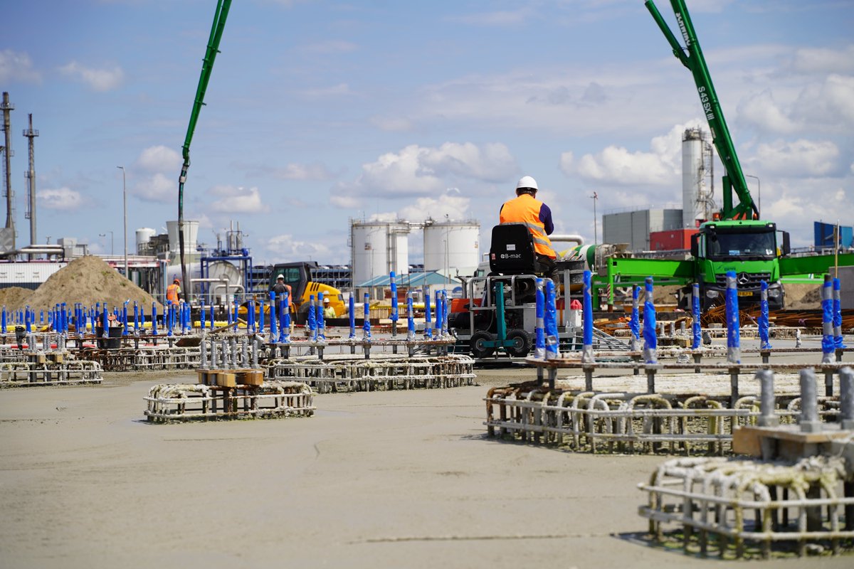 De fundamenten zijn gelegd! Op 20-7-2023 hebben we met succes een van de grote fundamenten voor de bouw van onze MXDA-fabriek gestort.

#MXDA #FabriekBouw #Milestone