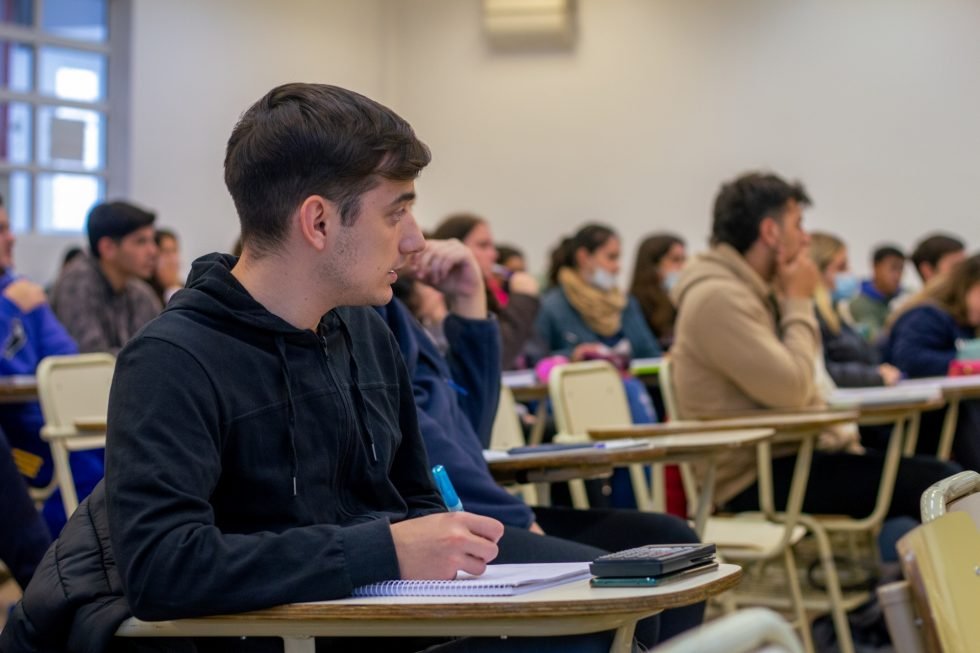 37 NUEVOS/AS BECARIOS/AS CIN EN LA UNVM 👏

Las y los estudiantes de los tres IAP resultaron seleccionados/as en la Convocatoria 2022 del <a href="/CINoficial/">CIN</a> 

🤓 A partir del 1° de septiembre se integrarán a equipos de investigación de la UNVM.

unvm.edu.ar/noticias/gener…