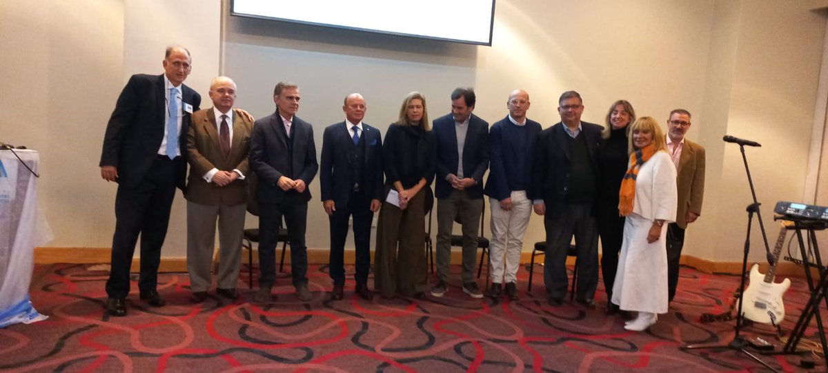 marianoobarrio's tweet photo. Equipazo https://t.co/bIwOF6s80O Estos somos y muchísimos más d igual nivel. Alejandro Fargosi, Marcelo Elizondo, César Litvin, Mary Castiglioni, Marcos Ayerra, Federico Bosch, Ricardo Holovat, María Oneto, Fernanda Bendinelli Ferrero, Santiago de la Barrera x #culturadeltrabajo https://t.co/TxNAhqmPWS